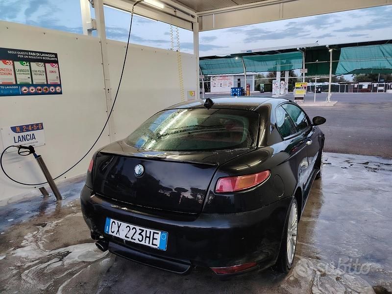Usata 2005 Alfa Romeo GT Coupé | 1400 € (Super prezzo) - Immagine 1/4