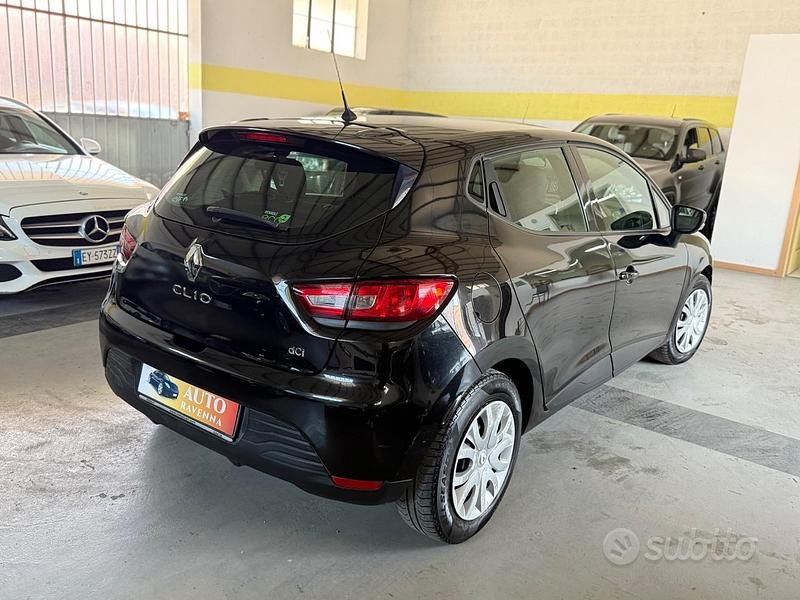 Begagnad Renault Clio IV 75 HK (55 kW) 2015 Svart Sedan