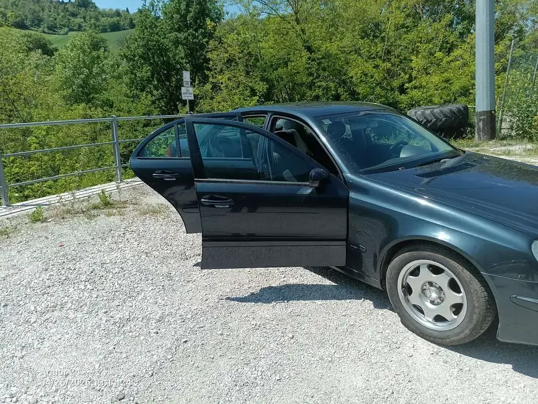Usata Mercedes E220 Classic 150 CV (110 kW) 2002 Berlina