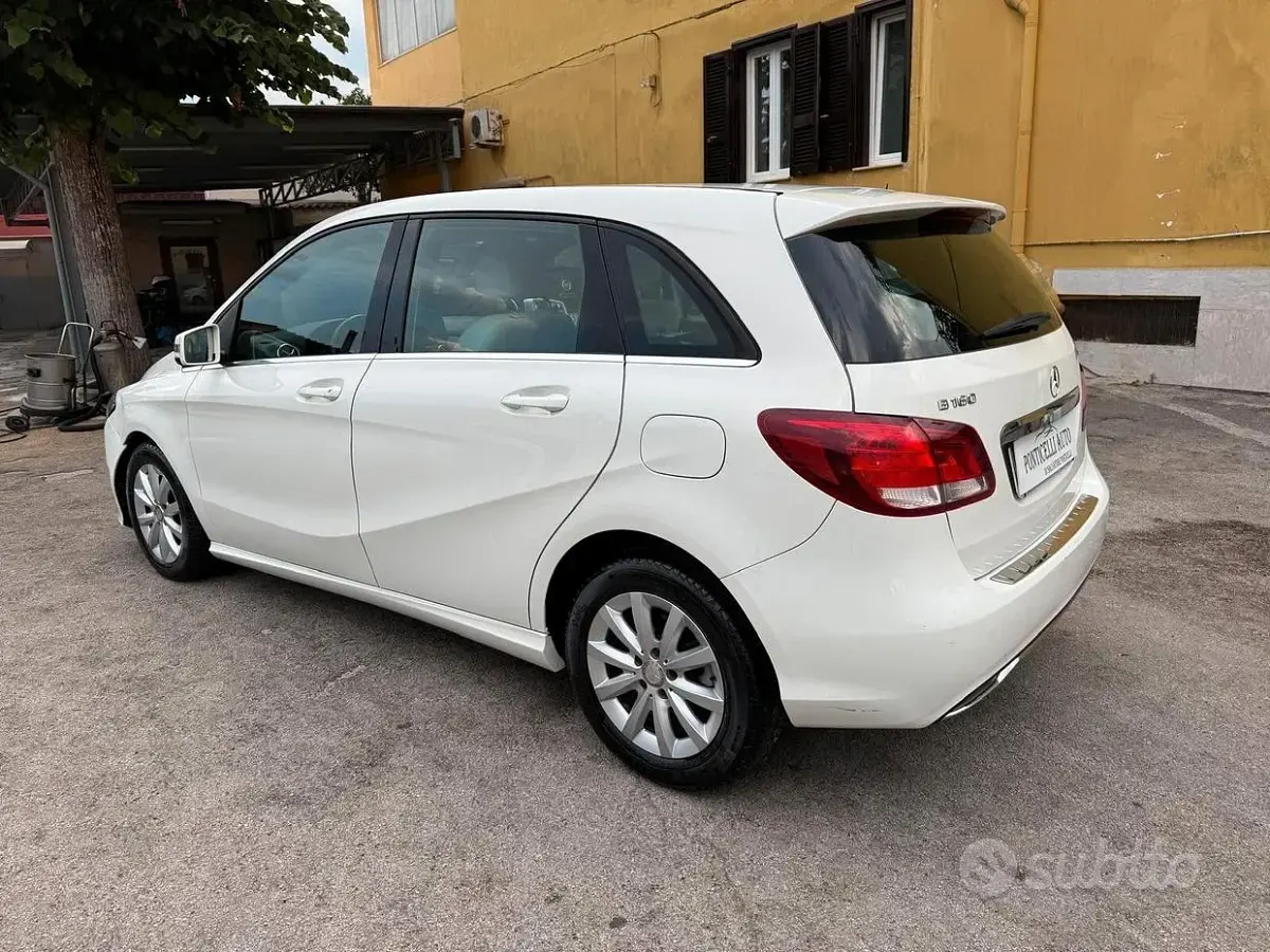 Usata Mercedes A160 Executive 90 CV (66 kW) 2015 Bianco Utilitaria