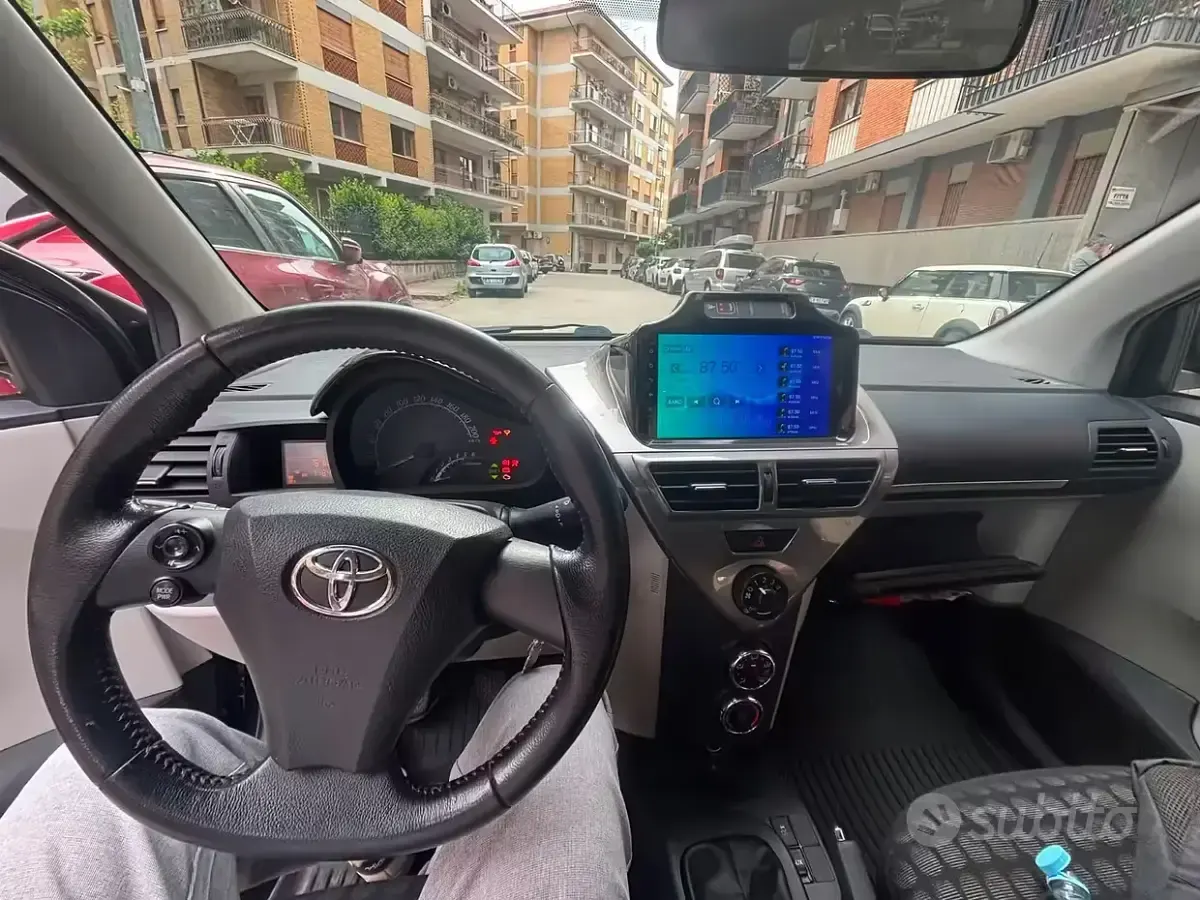 Usata Toyota iQ 90 CV (66 kW) 2011 Utilitaria