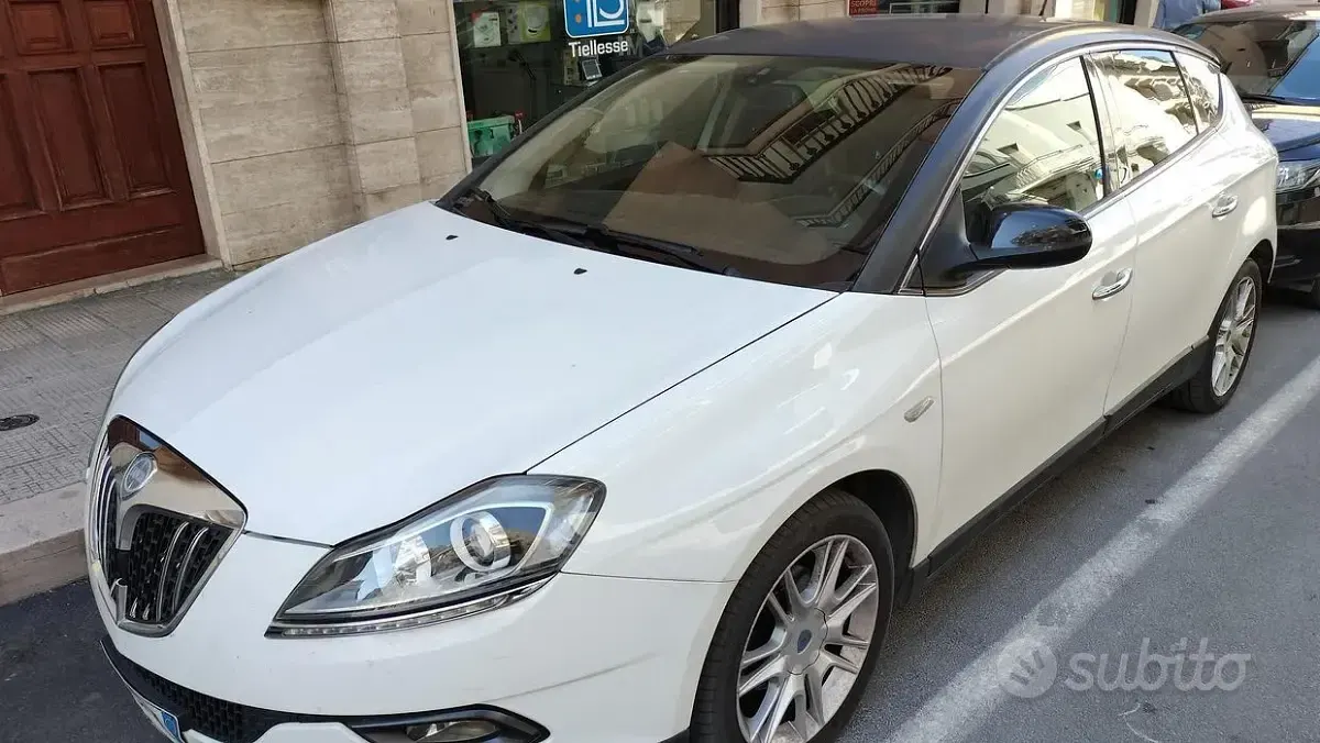 Usata Lancia Delta 120 CV (88 kW) 2010 Utilitaria