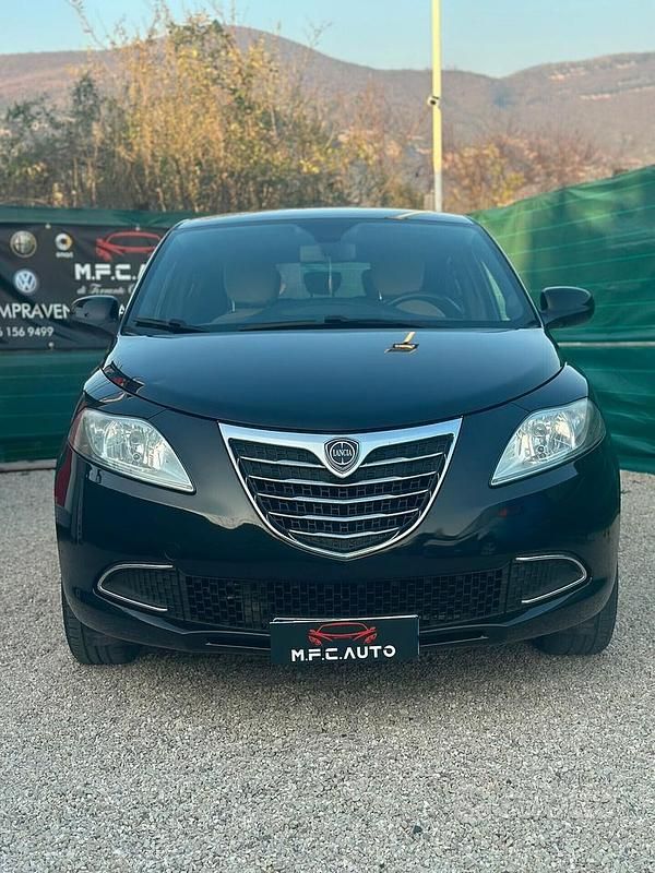 Usata Lancia Ypsilon Platinum 69 CV (50 kW) 2015 Nero Utilitaria