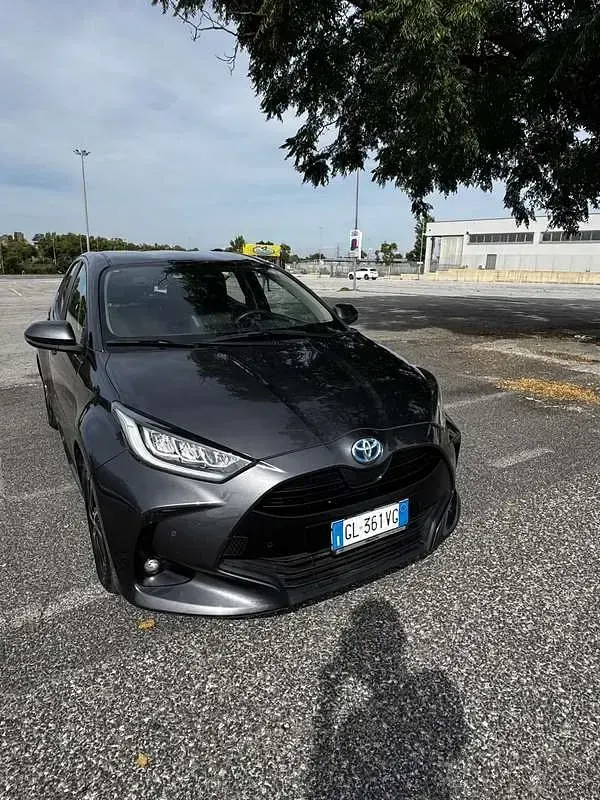 Usata Toyota Yaris Hybrid Trend 116 CV (85 kW) 2022 Berlina