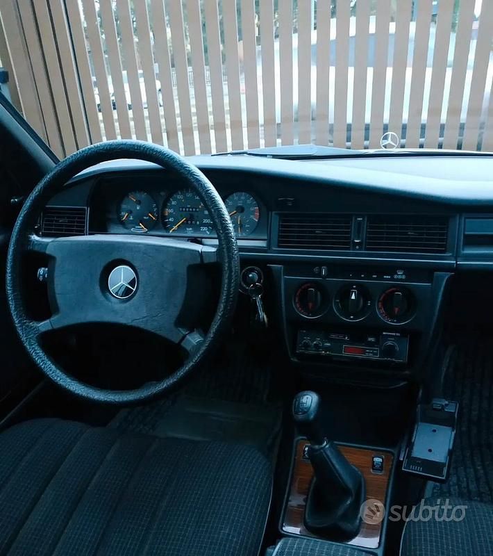 Usata Mercedes 190 122 CV (89 kW) 1988 Bianco Berlina