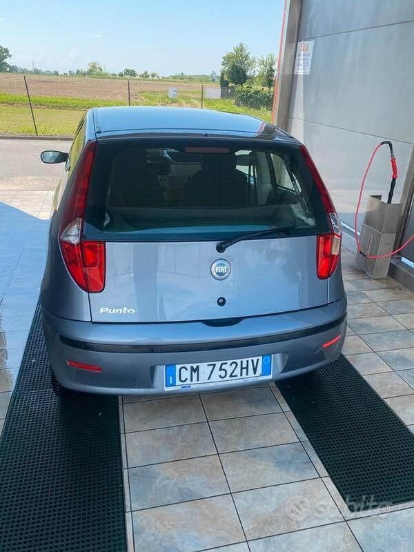 Usata Fiat Punto Dynamic 80 CV (58 kW) 2004 Utilitaria