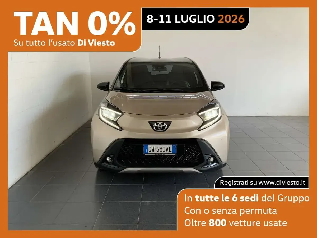 Usata Toyota Aygo X Lounge 72 CV (52 kW) 2024 Oro SUV