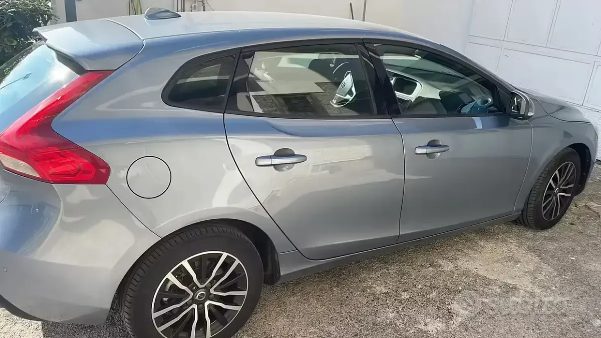 Usata Volvo V40 120 CV (88 kW) 2019 Berlina