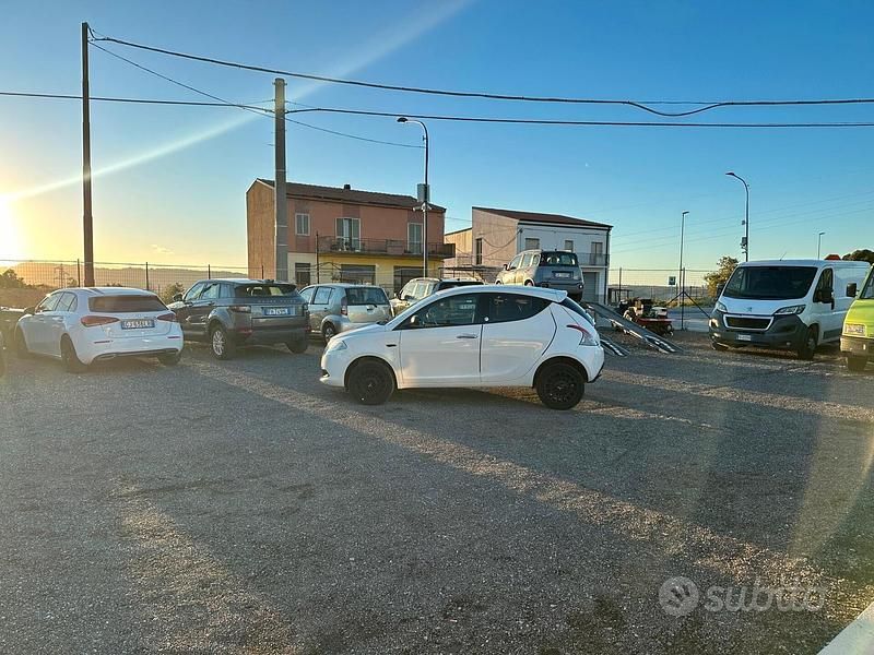 Usata Lancia Ypsilon Gold 85 CV (62 kW) 2015 Bianco Utilitaria