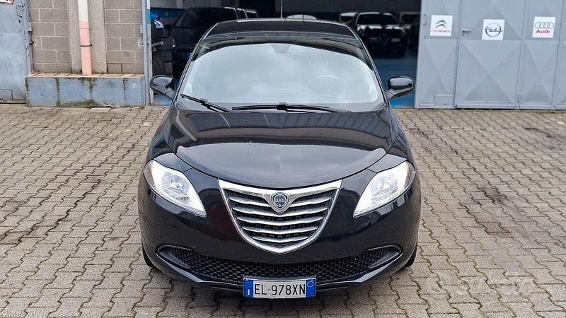 Usata Lancia Ypsilon Silver 69 CV (50 kW) 2012 Nero Utilitaria