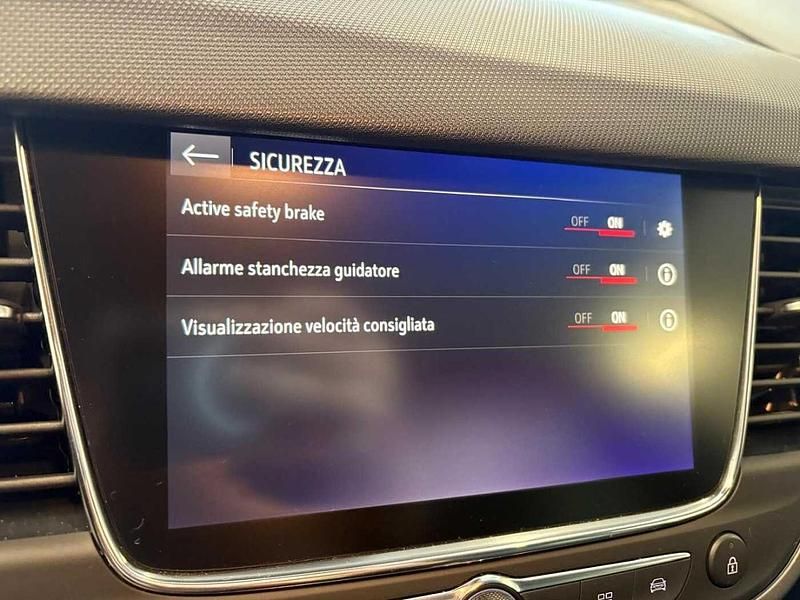 Usata Opel Crossland X Ultimate 110 CV (80 kW) 2024 Rosso SUV