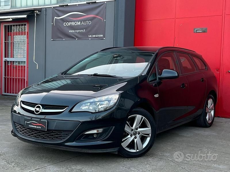 Usata Opel Astra 110 CV (80 kW) 2014 Nero Station wagon