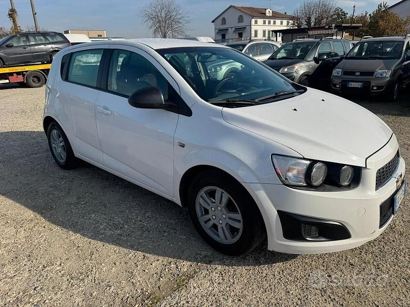 Usata Chevrolet Aveo LT 75 CV (55 kW) 2013 Bianco Berlina