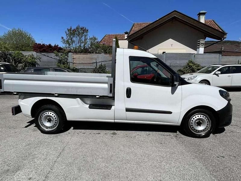 Usata Fiat Doblò 105 CV (77 kW) 2021 Bianco Monovolume