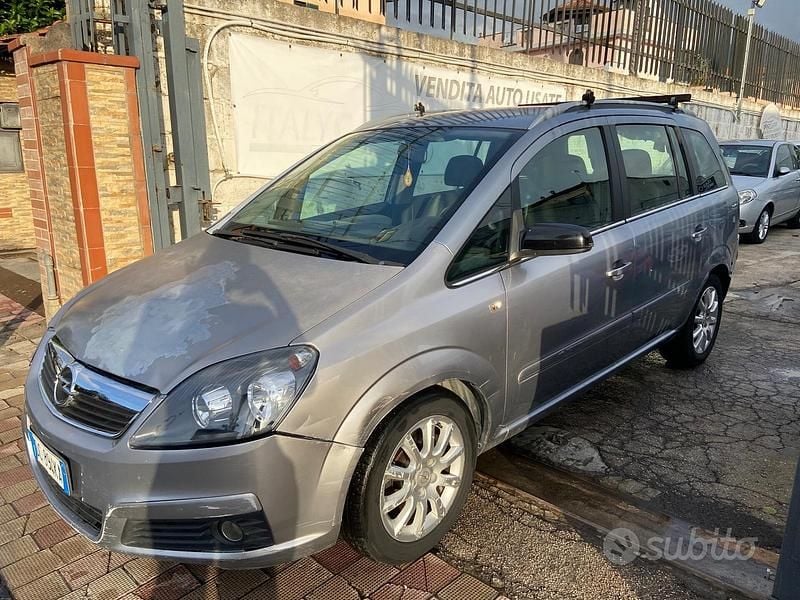 Usata Opel Zafira Club 101 CV (74 kW) 2006 Grigio Monovolume