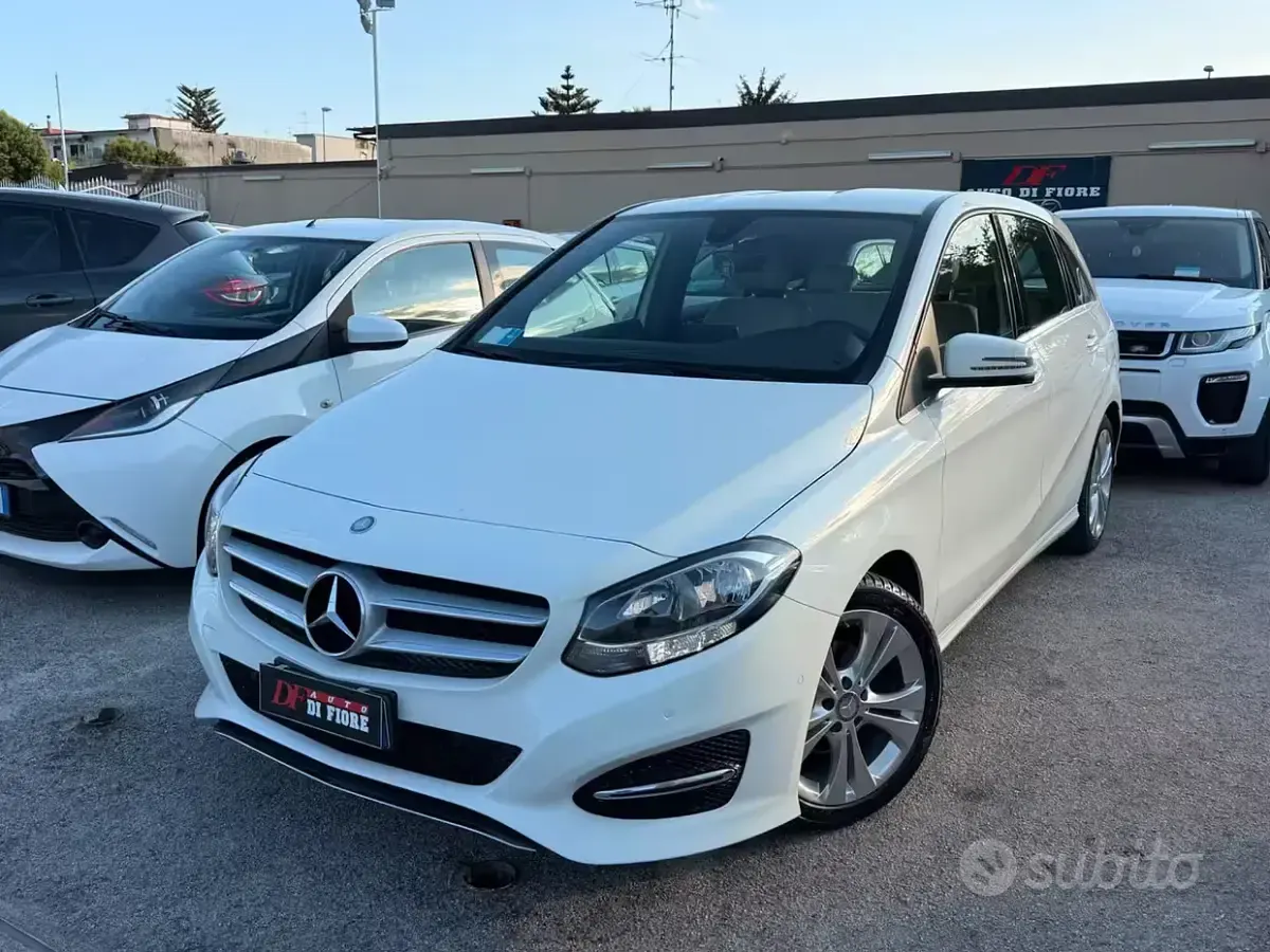 Usata Mercedes B180 109 CV (80 kW) 2015 Bianco Utilitaria