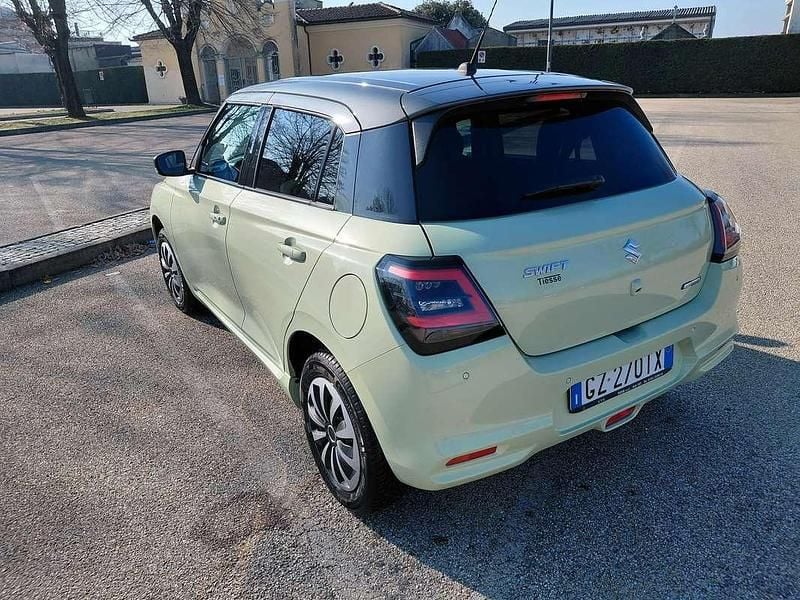 Usata Suzuki Swift 83 CV (61 kW) 2025 Verde Utilitaria