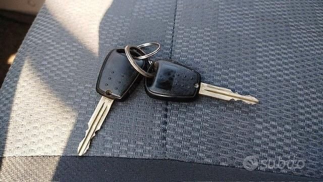 Usata Kia Picanto 65 CV (47 kW) 2005 Grigio Utilitaria