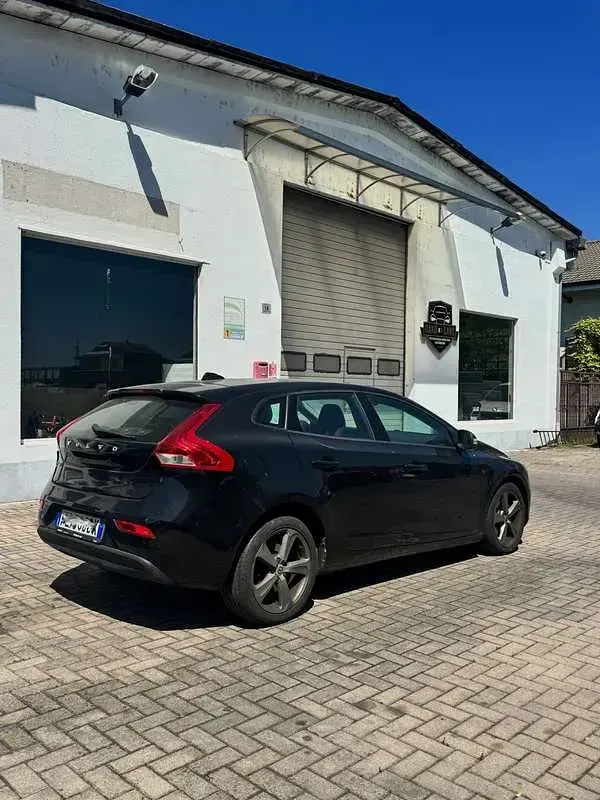 Usata Volvo V40 Business Edition 120 CV (88 kW) 2016 Nero Berlina