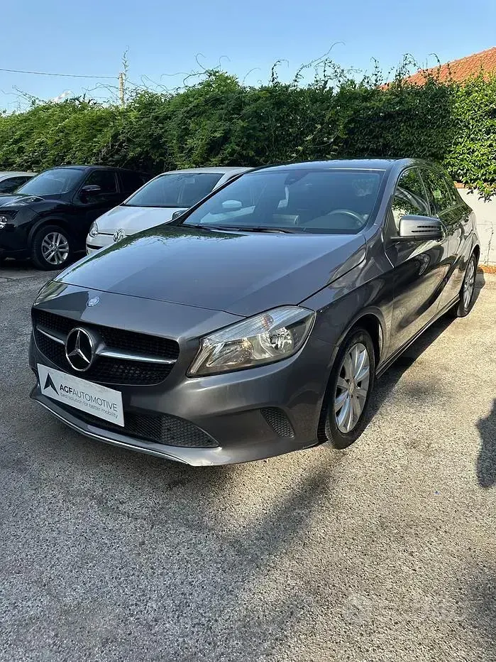 Usata Mercedes A160 Premium 90 CV (66 kW) 2017 Grigio Utilitaria