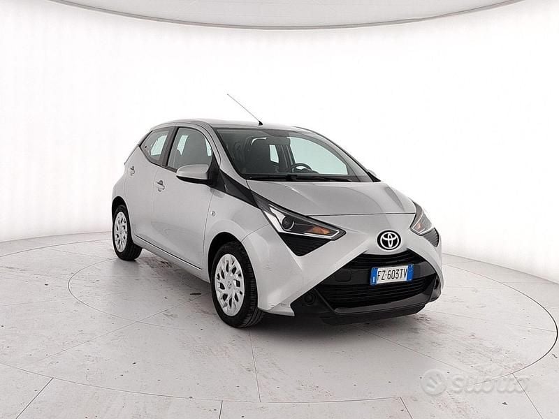 Usata Toyota Aygo Business Edition 72 CV (52 kW) 2019 Grigio Utilitaria
