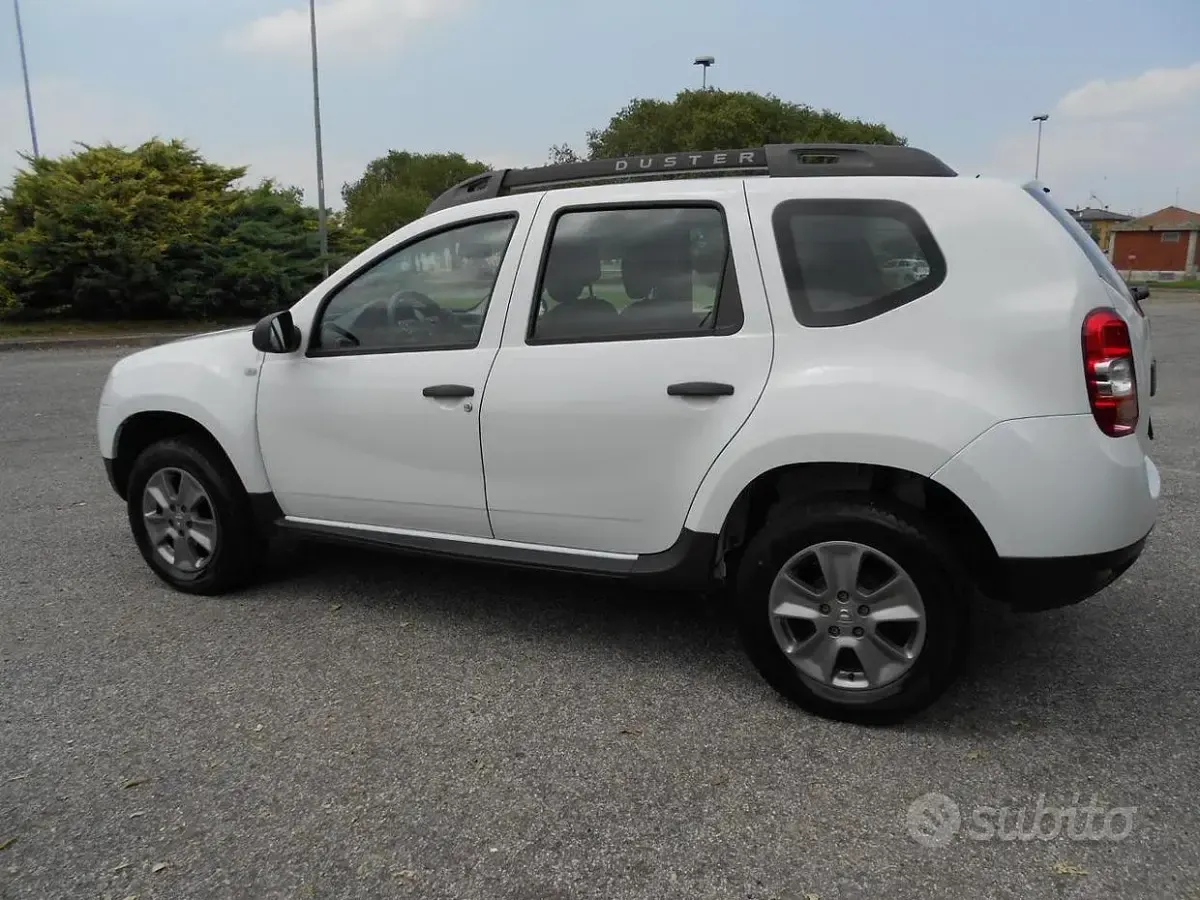 Usata Dacia Duster Lauréate 114 CV (83 kW) 2017 Bianco SUV