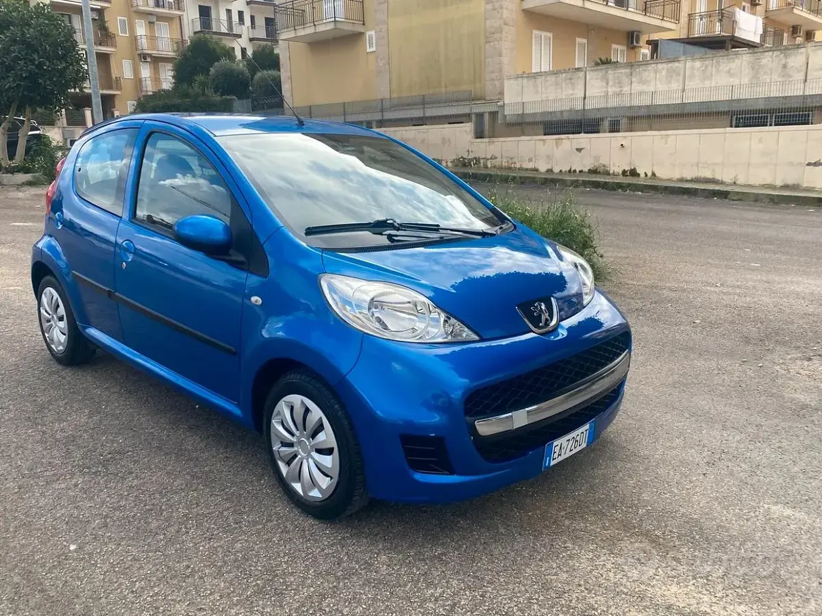 Usata Peugeot 107 68 CV (50 kW) 2010 Blu Utilitaria