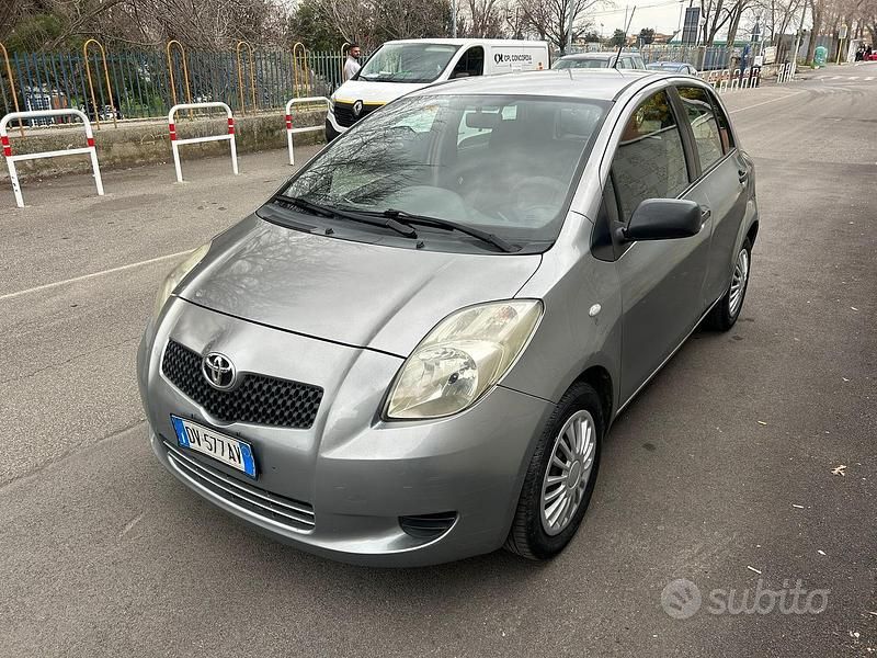 Usata Toyota Yaris 87 CV (63 kW) 2008 Grigio Utilitaria