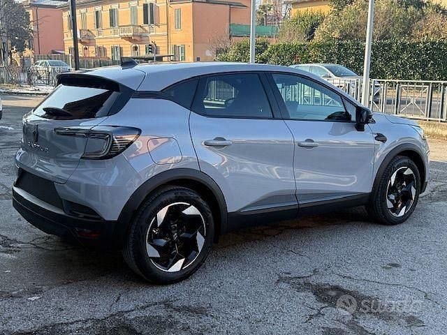 Nuova Renault Captur Techno 101 CV (74 kW) 2025 Grigio SUV