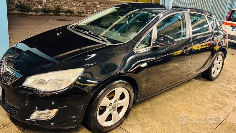 Usata Opel Astra Cosmo 120 CV (88 kW) 2010 Nero Berlina