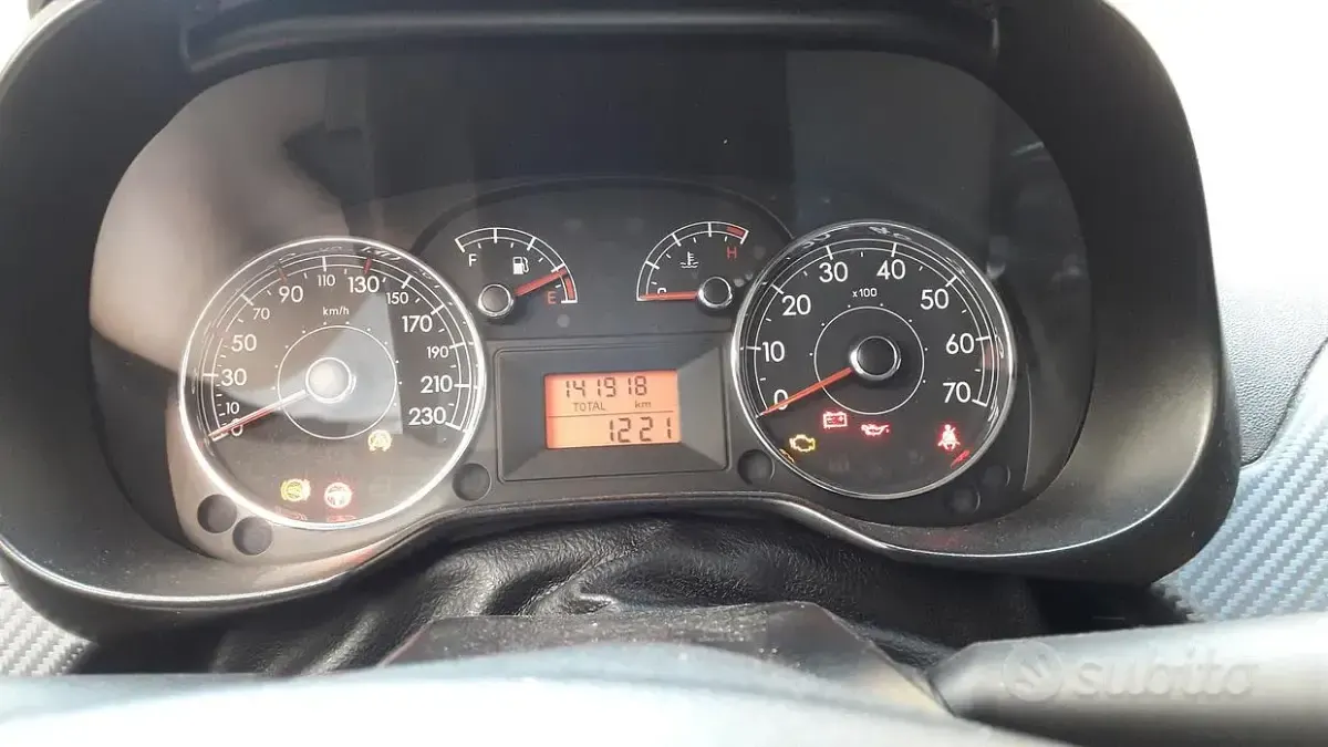 Usata Fiat Grande Punto 90 CV (66 kW) 2009 Bluazzurro Utilitaria