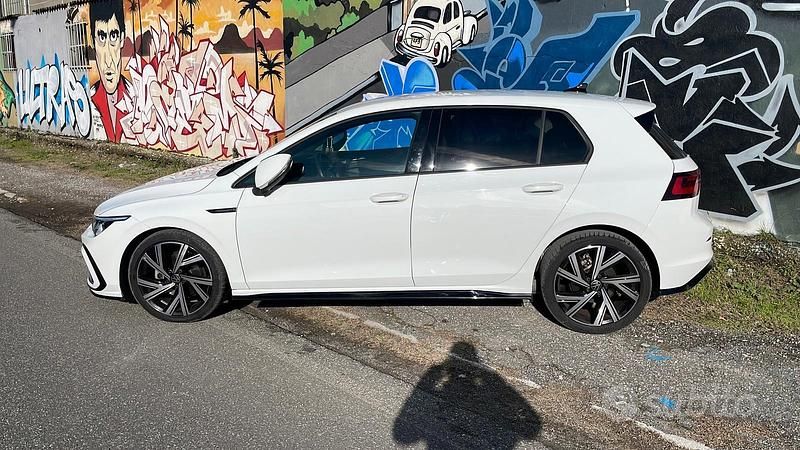 Usata VW Golf VIII R-line 131 CV (96 kW) 2020 Bianco Berlina