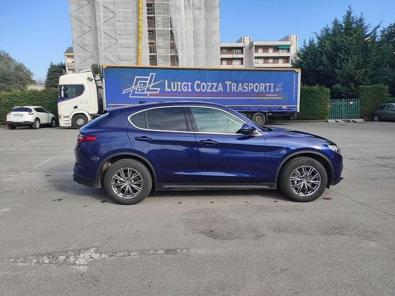 Usata Alfa Romeo Stelvio Executive 209 CV (153 kW) 2017 Blu/azzurro SUV