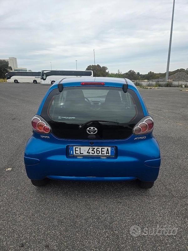 Usata Toyota Aygo Connect Style 68 CV (50 kW) 2012 Blu Utilitaria