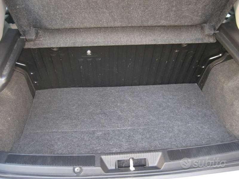 Usata Fiat Punto Easy 77 CV (56 kW) 2012 Bianco metallizzato Utilitaria