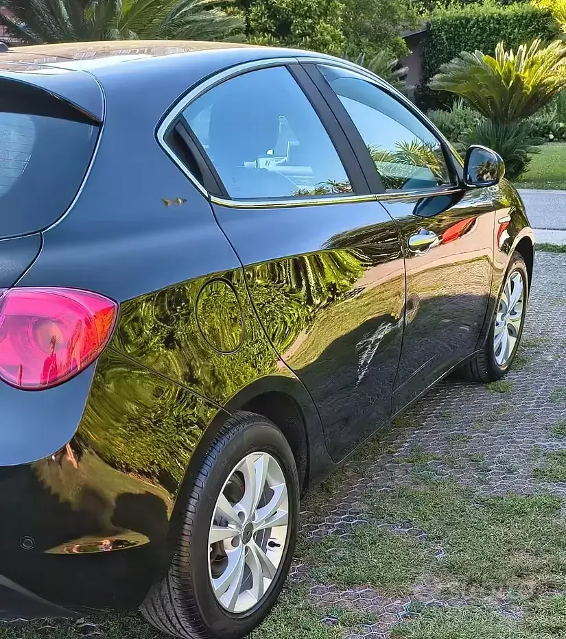 Usata Alfa Romeo Giulietta Distinctive 105 CV (77 kW) 2013 Nero Utilitaria