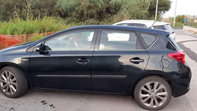 Usata Toyota Auris Hybrid Active 99 CV (72 kW) 2014 Berlina
