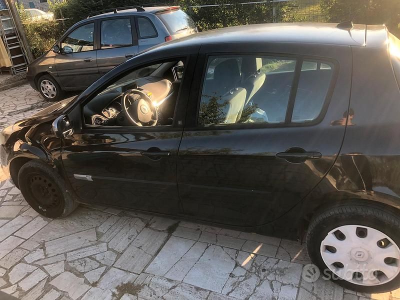 Usata Renault Clio II 75 CV (55 kW) 2011 Utilitaria