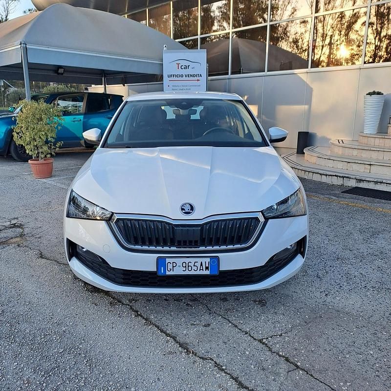 Usata Skoda Scala Ambition 110 CV (80 kW) 2023 Bianco Utilitaria