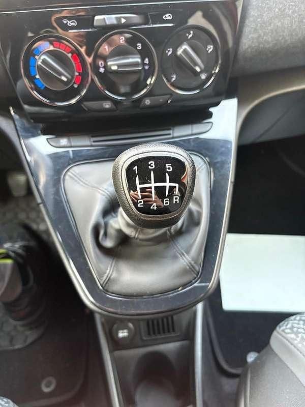 Usata Lancia Ypsilon Gold 69 CV (50 kW) 2021 Rosso Utilitaria