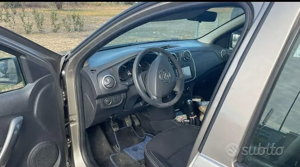Usata Dacia Sandero 75 CV (55 kW) 2015 Marrone Berlina
