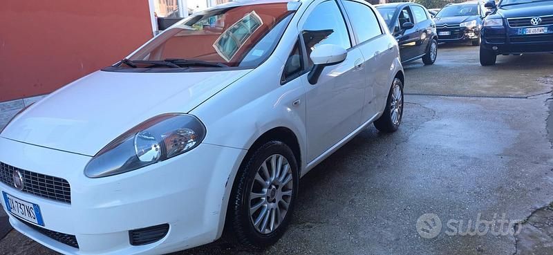 Usata Fiat Grande Punto Dynamic 77 CV (56 kW) 2009 Bianco Utilitaria