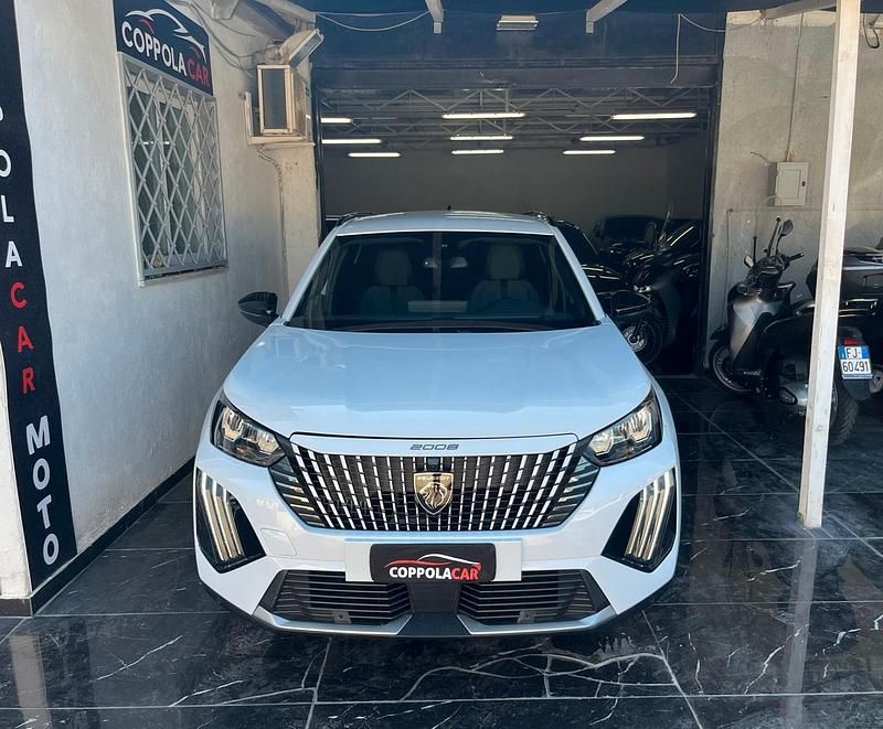 Usata Peugeot 2008 Allure 130 CV (95 kW) 2023 Bianco SUV
