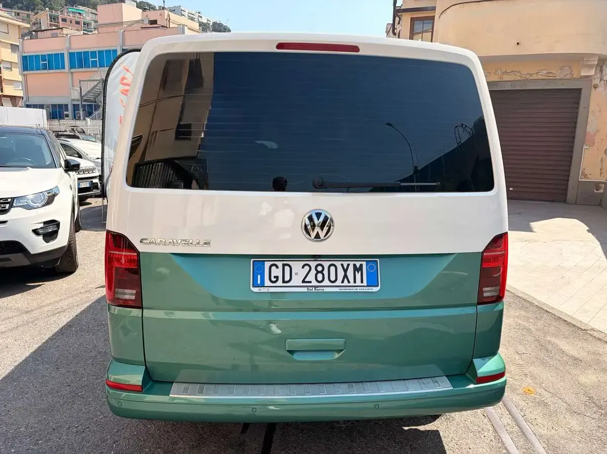 Usata VW Caravelle 150 CV (110 kW) 2021 Bianco Furgone