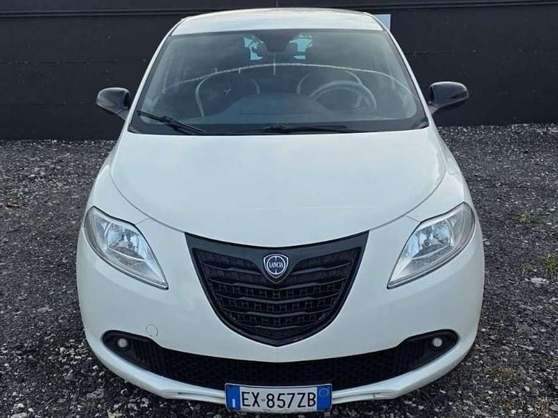 Bianco Usata 2014 Lancia Ypsilon Due volumi | 5799 € (Buon prezzo) - Immagine 1/4