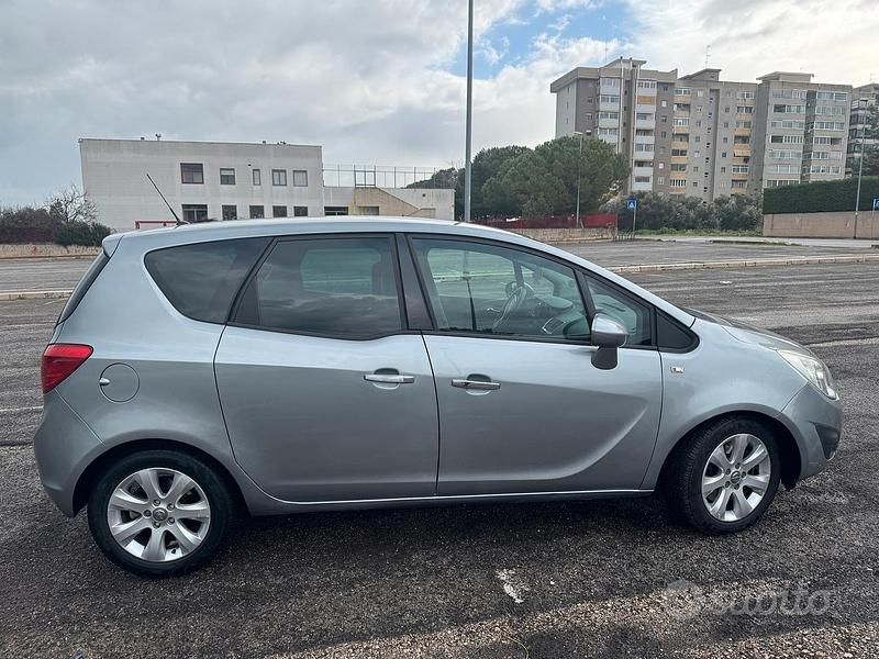 Usata Opel Meriva 120 CV (88 kW) 2011 Grigio Monovolume