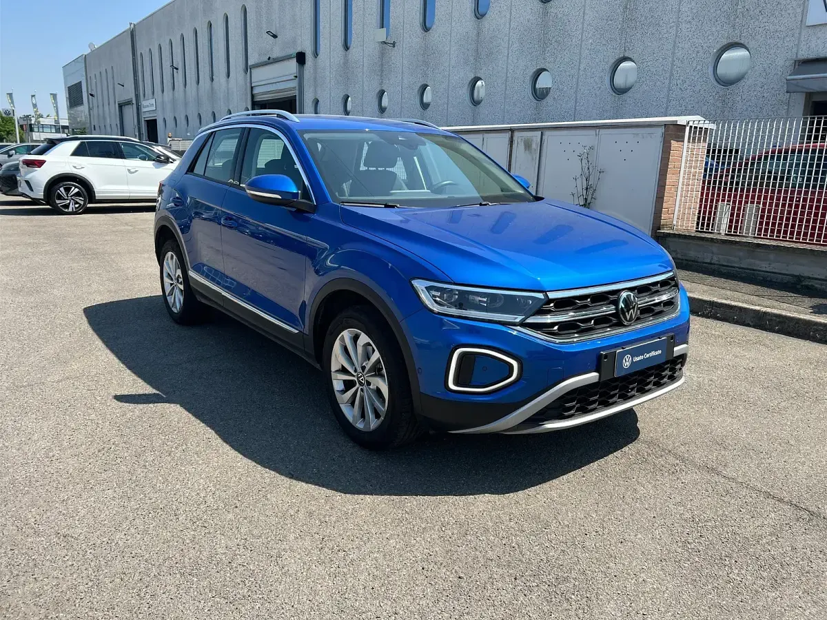 Usata VW T-Roc Style 110 CV (80 kW) 2023 Blu SUV