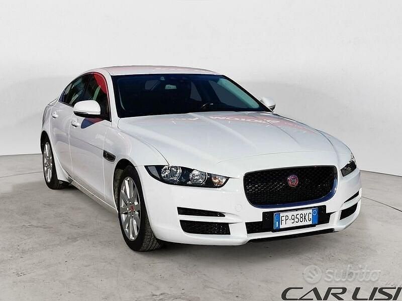 Usata Jaguar XE Prestige 180 CV (132 kW) 2018 Bianco Berlina