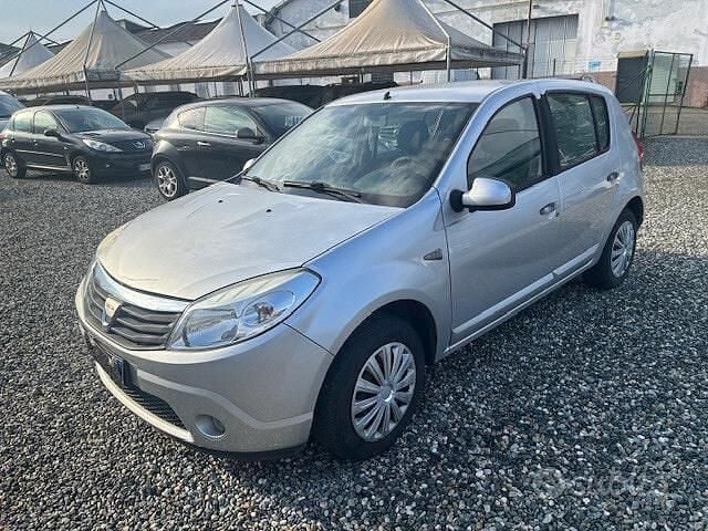 Usata Dacia Sandero 75 CV (55 kW) 2009 Grigio Berlina