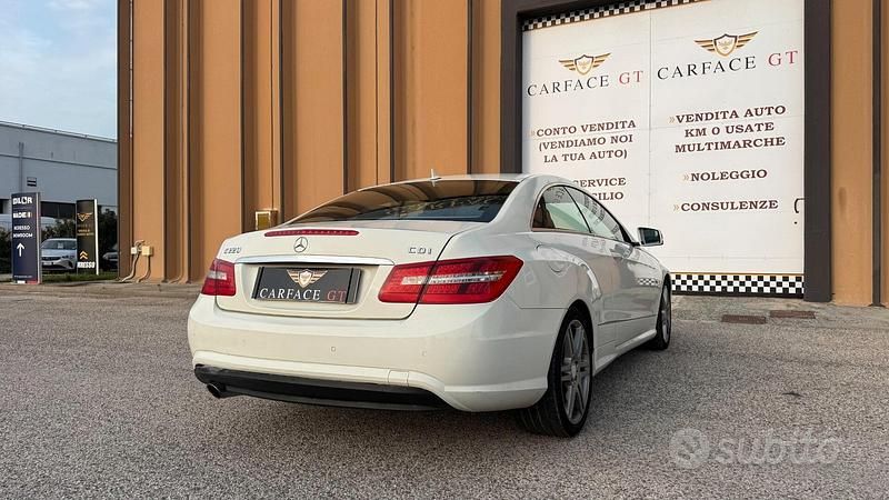 Usata Mercedes E220 170 CV (125 kW) 2011 Bianco Coupé